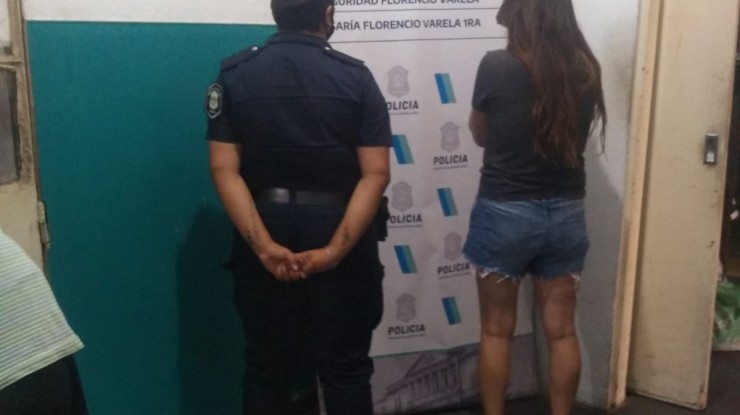 Dos gendarmes y una oficial de policía enredados en un confuso hecho delictivo